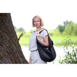 Czarny worek na ramię zamsz ekologiczny oversize. Czarne torebki klasyczne damskie marki Pakamera, bez wzorów, z zamszu, na ramię, bez dodatków. Za 189,00 zł.