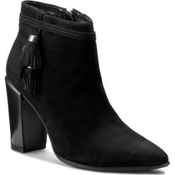 Botki BRONX - 33896-B BX 1217 Black 01. Czarne botki damskie na obcasie marki Bronx, z materiału. W wyprzedaży za 339,00 zł.