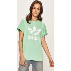 Adidas Originals - T-shirt. Zielone topy damskie adidas Originals, z nadrukiem, z bawełny, z okrągłym kołnierzem. Za 129,90 zł.