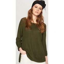 Swetry klasyczne damskie: Asymetryczny sweter – Khaki