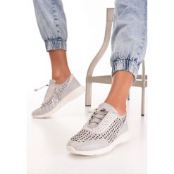 Szare Buty Sportowe Chathusa. Szare buty sportowe damskie Born2be, bez wzorów, sportowe. Za 129,99 zł.