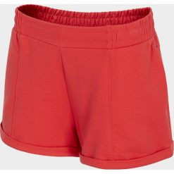 Spodenki dresowe damskie SKDD600 - czerwony - Outhorn. Czerwone szorty damskie Outhorn, bez wzorów, z dzianiny. Za 39,99 zł.