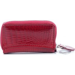 Eleganckie etui na klucze ze skóry lakierowanej Czerwone. Czerwone portfele damskie Jennifer Jones, ze skóry. Za 29,90 zł.