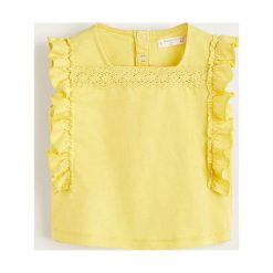 Mango Kids - Top dziecięcy Merida 80-104 cm. Żółte bluzki dziewczęce Mango Kids, bez wzorów, z bawełny, z okrągłym kołnierzem, z krótkim rękawem, krótkie, bez kaptura. Za 49,90 zł.