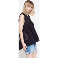 Review - Top. Czarne bluzki damskie marki Review, s, z wiskozy, casualowe, z okrągłym kołnierzem, bez rękawów. W wyprzedaży za 79,90 zł.