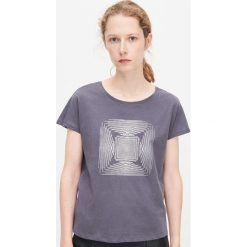 T-shirt z błyszczącym nadrukiem -. T-shirty damskie Reserved, s, z nadrukiem, bez kołnierzyka. Za 29,99 zł.