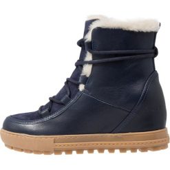 Aigle LAPONWARM Ankle boot dark navy. Niebieskie buty zimowe damskie Aigle, z materiału. Za 719,00 zł.
