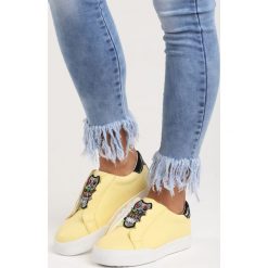Żółte Buty Sportowe Milion Lights. Żółte buty sportowe damskie marki NEWFEEL, z gumy. Za 79,99 zł.