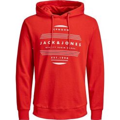 Jack&Jones Męska bluza Rart Chapo Sweat Hood Fiery Red Reg (rozmiar M). Czerwone bluzy męskie Jack&Jones, m, bez wzorów, bez kołnierzyka, bez rękawów, bez kaptura. W wyprzedaży za 126,00 zł.