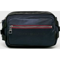 Tommy Hilfiger - Nerka. Niebieskie walizki marki TOMMY HILFIGER, w paski, z materiału, małe. Za 449,90 zł.