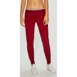 Emporio Armani - Legginsy. Czerwone legginsy damskie marki Emporio Armani, s, z elastanu. W wyprzedaży za 199,90 zł.