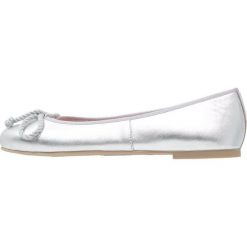Pretty Ballerinas AMI Baleriny plata. Szare baleriny damskie marki Pretty Ballerinas, bez wzorów, ze skóry, klasyczne, bez obcasa. Za 589,00 zł.