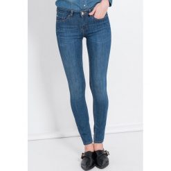Silvian Heach - Jeansy. Niebieskie rurki damskie Silvian Heach, s, z aplikacjami, z elastanu, z standardowym stanem. W wyprzedaży za 129,90 zł.