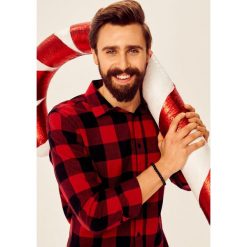 Bordowa Koszula Fayetteville. Czerwone koszule męskie Born2be, xl, bez wzorów, z bawełny, klasyczne, z klasycznym kołnierzykiem, bez rękawów. Za 79,99 zł.
