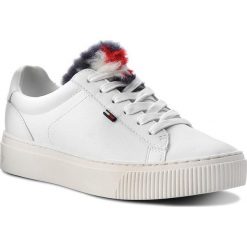Sneakersy TOMMY JEANS - Funny Fur Star Sneak EN0EN00377 White 100. Białe półbuty damskie Tommy Jeans, z jeansu. W wyprzedaży za 279,00 zł.