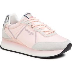 Sneakersy WRANGLER - Jungle Nylon WL01611A Lt.Pink 240. Różowe półbuty damskie Wrangler, na co dzień, bez wzorów, ze skóry ekologicznej, bez obcasa, bez zapięcia. W wyprzedaży za 229,00 zł.