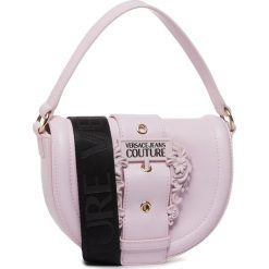 Torebka VERSACE JEANS COUTURE - E1VVBBF2 71408 400. Różowe torebki klasyczne damskie Versace Jeans Couture, bez wzorów, z jeansu, klasyczne, bez dodatków. Za 789,00 zł.