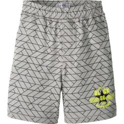 Bermudy dresowe wzorzyste bonprix jasnoszary melanż z nadrukiem. Szare dresy chłopięce marki bonprix, melanż, z dresówki. Za 37,99 zł.