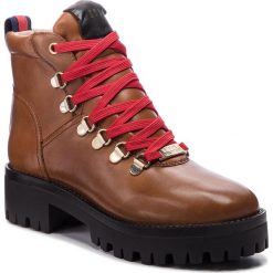 Trapery STEVE MADDEN - Boomer Ankle Boot SM11000245-03001-247 Cognac Leather. Brązowe buty zimowe damskie marki Steve Madden, z materiału. W wyprzedaży za 439,00 zł.