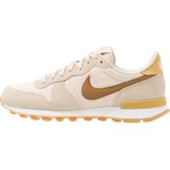 Nike Sportswear INTERNATIONALIST Sneakersy niskie beach/wheat gold/summit white. Brązowe trampki i tenisówki damskie Nike Sportswear, bez wzorów, ze skóry, bez zapięcia. Za 379,00 zł.