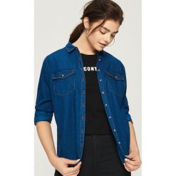 Jeansowa koszula - Granatowy. Niebieskie koszule jeansowe damskie Sinsay, l. W wyprzedaży za 39,99 zł.