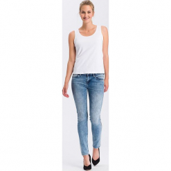 Dżinsy "Adriana" - Skinny fit - w kolorze błękitnym. Niebieskie rurki damskie marki Cross Jeans, z aplikacjami. W wyprzedaży za 136,95 zł.