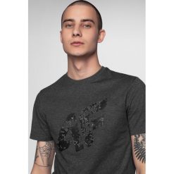T-shirt męskaTSM002 - ciemny szary melanż. Szare t-shirty męskie 4f, m, bez wzorów, bez kołnierzyka. W wyprzedaży za 29,99 zł.