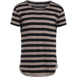 T-shirty męskie z nadrukiem: Tigha PAT Tshirt z nadrukiem mud/black