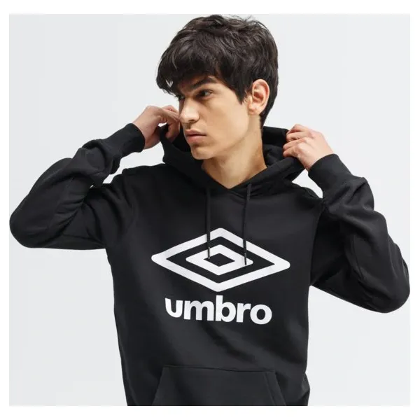 Umbro Bluza Fw Large Logo Oh , czarny, rozmiar XL. Czarne bluzy męskie Umbro, xl, bez wzorów, z bawełny, bez kołnierzyka, bez rękawów, bez kaptura. W wyprzedaży za 103,99 zł.