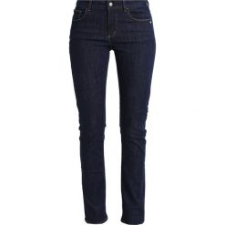 Monkee Genes EMILY Jeansy Slim Fit rinse. Czarne jeansy damskie relaxed fit marki Monkee Genes, z bawełny. W wyprzedaży za 303,20 zł.