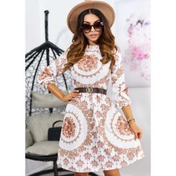 Sukienka Versa Nomade Kolor Biel ONESIZE. Czarne sukienki damskie LIGARI, na co dzień, uniwersalny, w paski, z elastanu, eleganckie, bez kołnierzyka, bez rękawów. Za 98,99 zł.