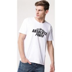 Biała Koszulka Optionally. Białe koszulki męskie Born2be, xl, z nadrukiem, z dzianiny, z okrągłym kołnierzem, z krótkim rękawem, krótkie. Za 39,99 zł.