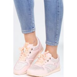 Różowe Buty Sportowe Frame. Czerwone buty sportowe damskie marki KALENJI, z gumy. Za 99,99 zł.