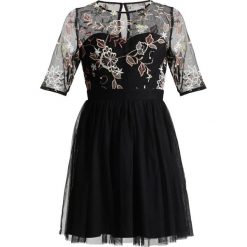Sukienki hiszpanki: Little Mistress Petite LACE INSERT EMB DRESS Sukienka koktajlowa black