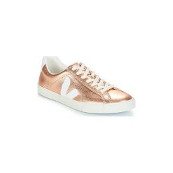 Buty Veja ESPLAR. Różowe trampki i tenisówki damskie marki Veja, bez wzorów, bez zapięcia. Za 439,00 zł.