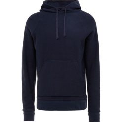 Filippa K Bluza z kapturem dark navy. Niebieskie bluzy męskie marki Filippa K, xl, bez wzorów, z bawełny, z kapturem, bez rękawów, z kapturem. Za 739,00 zł.