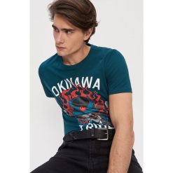 T-shirt z nadrukiem - Turkusowy. Niebieskie t-shirty męskie House, s, z nadrukiem, bez kołnierzyka. Za 39,99 zł.