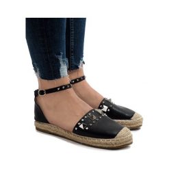 Czarne espadryle z kwiatkami Favara. Czarne espadryle damskie ButyModne, w kwiaty, bez obcasa. Za 69,00 zł.