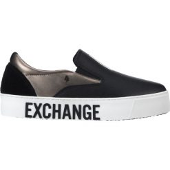 Armani Exchange Slip On Buty Czarny. Czarne trampki i tenisówki damskie Armani Exchange, bez wzorów, ze skóry, bez zapięcia. Za 783,95 zł.