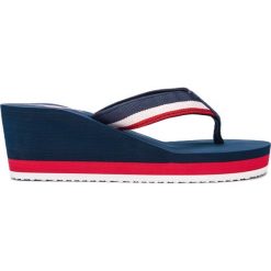 U.S. Polo Assn Hera Japonki Niebieski. Niebieskie koturny damskie U.S. Polo Assn., bez obcasa, na koturnie, z paskami. Za 395,95 zł.