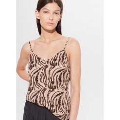 Bieliźniany top z wiskozy - Wielobarwny. Topy damskie Mohito, s, bez wzorów, z wiskozy, bez kołnierzyka. W wyprzedaży za 39,99 zł.