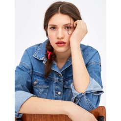 Kurtki damskie: Luźna jeansowa kurtka z opadającymi ramionami