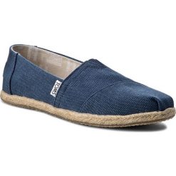 Espadryle TOMS - Classic 10009758 Navy Washed. Niebieskie espadryle damskie Toms, bez wzorów, z tworzywa sztucznego, bez obcasa, na płaskiej podeszwie, bez zapięcia. W wyprzedaży za 189,00 zł.