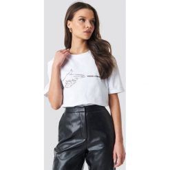Linn Ahlborg x NA-KD Femme & Fierce T-shirt - White. Białe t-shirty damskie marki Linn Ahlborg x NA-KD, bez wzorów, z okrągłym kołnierzem. Za 80,95 zł.