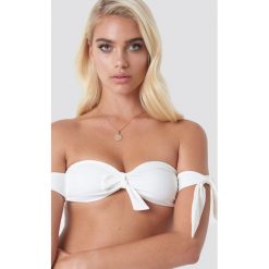 NA-KD Swimwear Góra bikini z wiązaniem - White. Białe bikini NA-KD Swimwear. Za 40,95 zł.