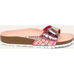 Birkenstock - Klapki Madrid. Różowe klapki damskie Birkenstock, bez wzorów, ze skóry, bez obcasa, na obcasie. W wyprzedaży za 229,90 zł.