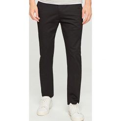 Spodnie chino slim fit - Czarny. Czarne chinosy męskie marki Reserved, m. Za 99,99 zł.
