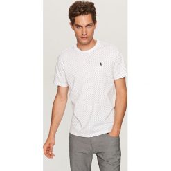 T-shirt w kropki - Biały. Białe t-shirty męskie marki Reserved, l, w kropki. Za 49,99 zł.