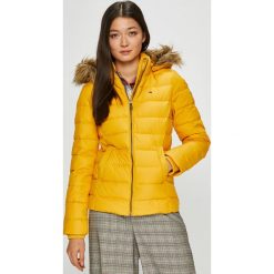 Tommy Jeans - Kurtka. Pomarańczowe bomberki damskie Tommy Jeans, l, z jeansu. Za 799,90 zł.