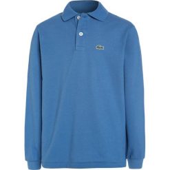 Lacoste PJ8915 Koszulka polo wave blue. Niebieskie t-shirty chłopięce Lacoste, z bawełny. W wyprzedaży za 231,20 zł.